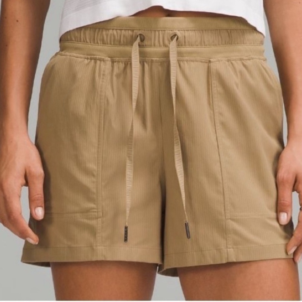 Lululemon dance shorts sz 2